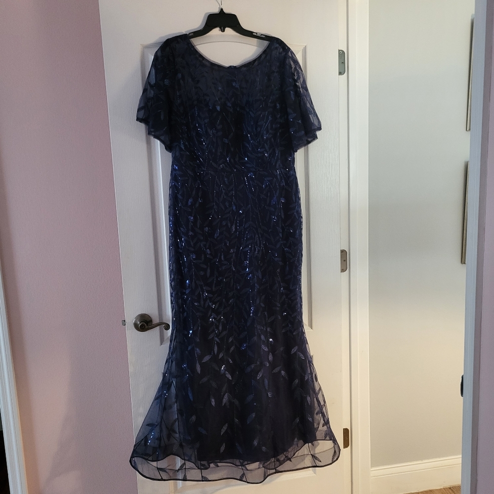 Seeing Curve 2X Royal Blue layered Gown. NWOT, fits more like 1X